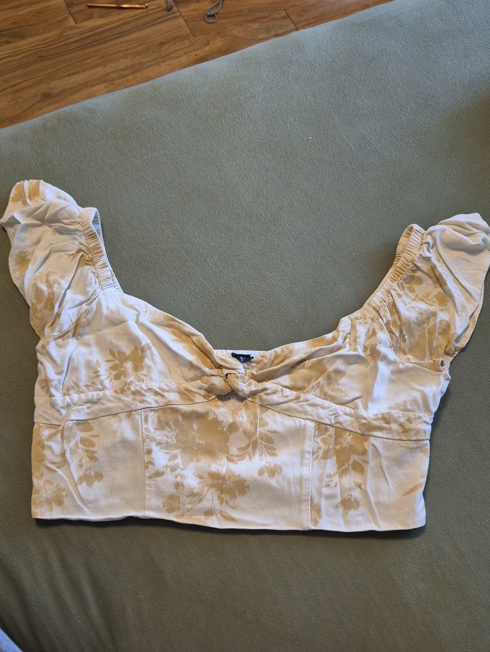 American Eagle Outfitters Cream Floral Tie-Front Crop Top